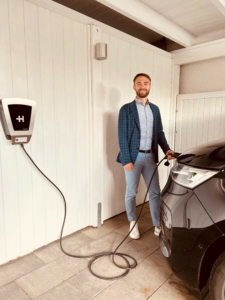 Herr Dr. Mensching mit EWI Wallbox