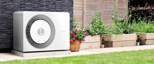 WP_EWI_Website_Blog Wärmepumpe im Garten Bosch